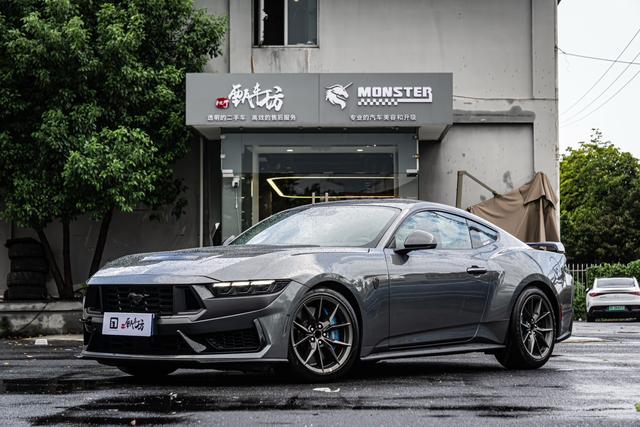 Mustang 2024 5.0 L V8 Dark Horse