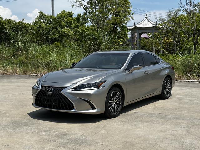 Lexus ES 2022 300h Precision Edition