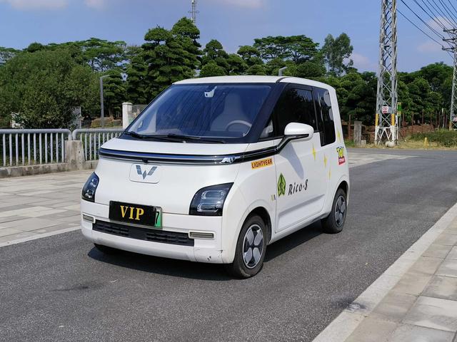 Wuling Air ev Clear Sky 2022 4-seat Advance