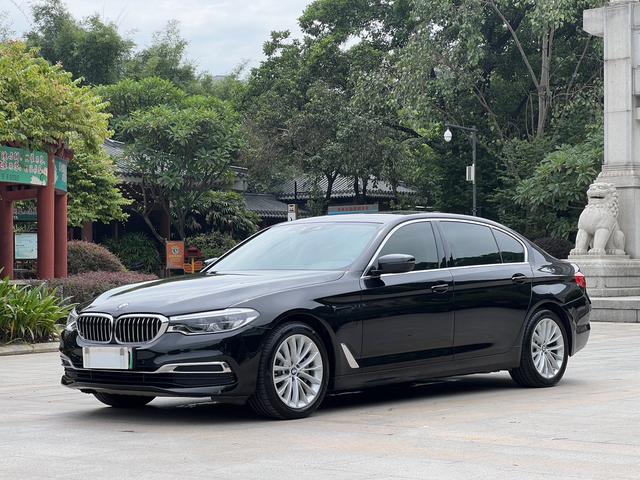 BMW 5 Series PHEV 2020 530Le Luxury Package
