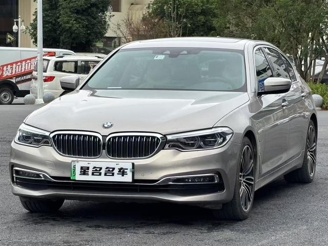 BMW 5 Series PHEV 2019 530Le Luxury Package