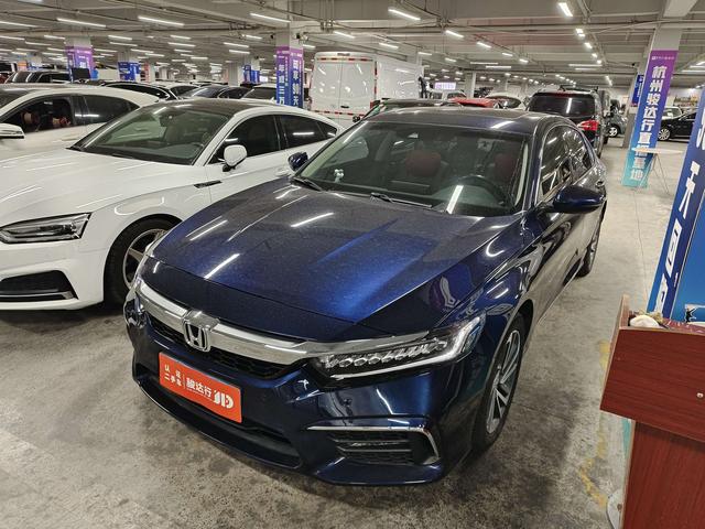 Insignia 2019 260TURBO Essence Edition National VI