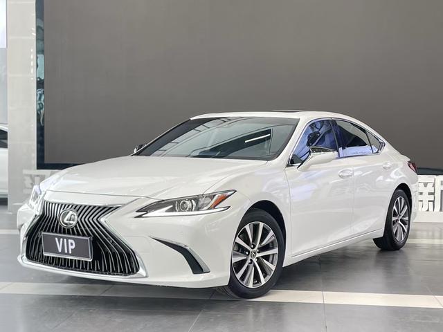Lexus ES 2018 200 Excellence National V