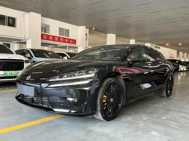Denza Z9GT DM 2024 1100 four-wheel drive Ultra version