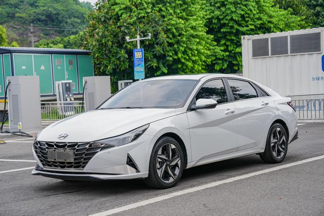 Elantra 2022 1.5L CVT LUX Premium