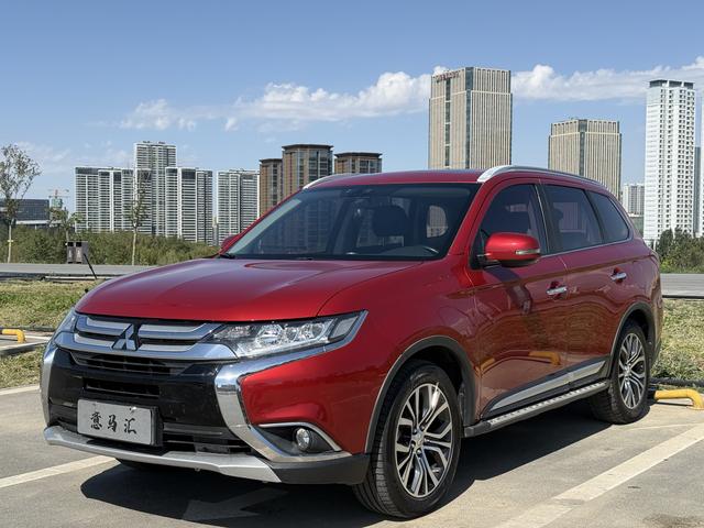Outlander 2018 2.4L 4WD Luxury 7-Seater