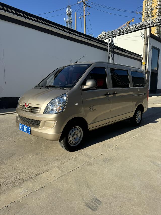 Wuling Rongguang 2021 1.2LS standard air-conditioned version 7 seats