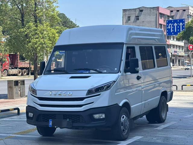 Iveco proud 2020 2.5T A35 bus single tire low-top 5-9 seat country VI