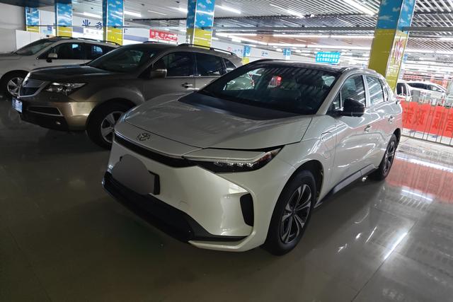 GAC Toyota Platinum Wisdom 4X 2024 615 MAX Version