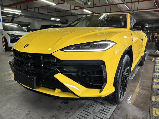 Urus SE 2025 model 4.0T standard type