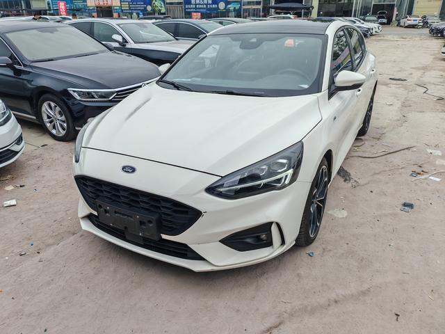 Focus 2020 2-Class EcoBoost 180 Auto ST Line