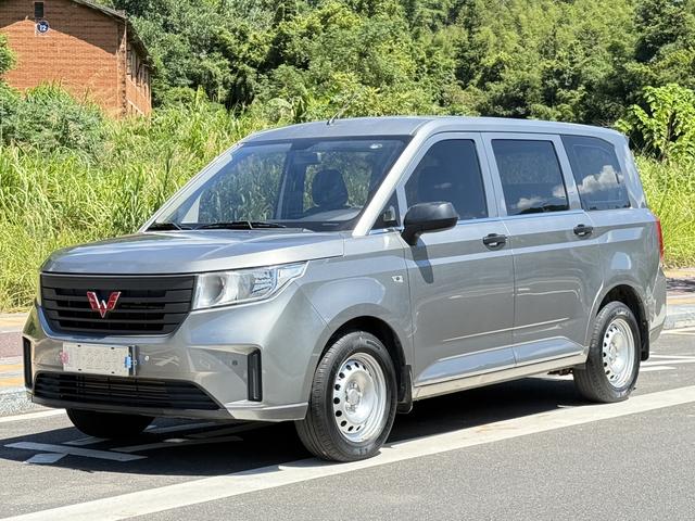 Wuling Hongguang PLUS 2019 1.5T manual Comfortable 7-seater