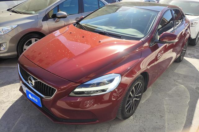 Volvo V40 2018 T3 Smart Edition