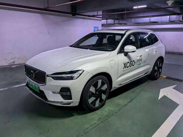 Volvo XC60 PHEV 2025 T8 four-wheel drive long battery life Zhiya Deluxe Edition
