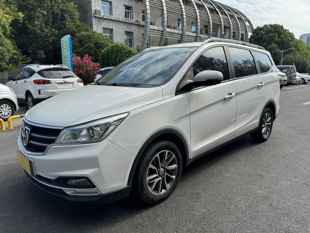Baojun 730 2019 1.5L manual fashion type 7-seater national V