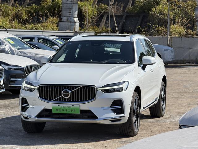 Volvo XC60 PHEV 2025 T8 four-wheel drive long battery life Zhiya Deluxe Edition