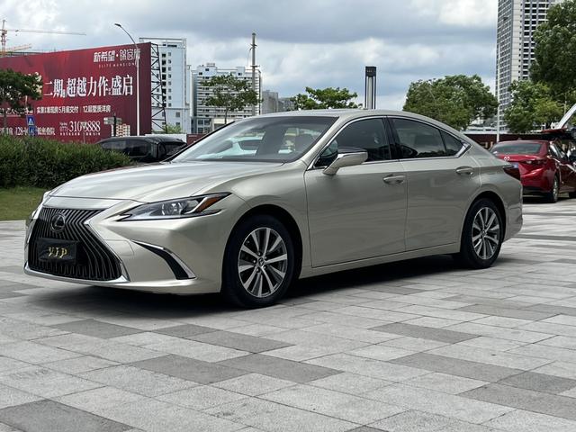 Lexus ES 2018 200 Luxury Edition State V