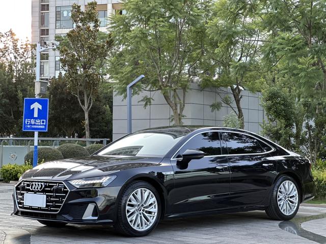 Audi A7L 2022 model 45 TFSI S-line dream new version