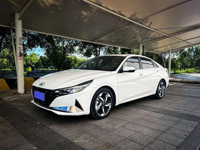 Elantra 2022 1.5L CVT LUX Black Knight Limited Edition