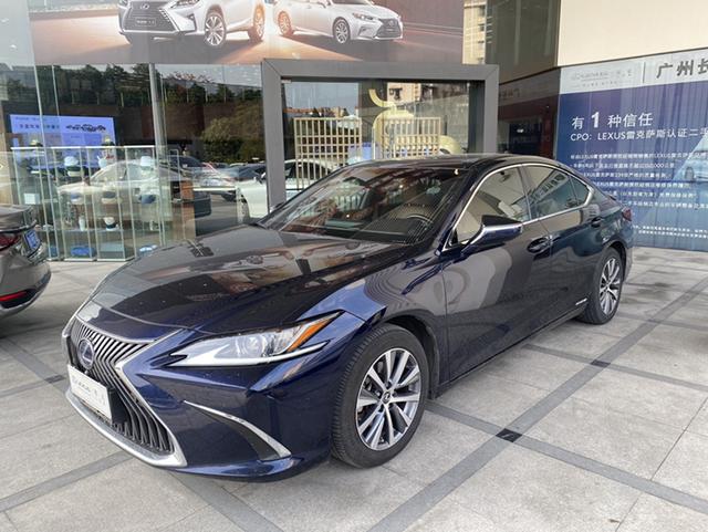 Lexus ES 2021 300h Excellence