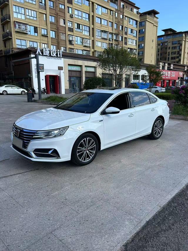Roewe i6 2020 PLUS 1.6L CVT 4G Connected Glory Ultimate Edition