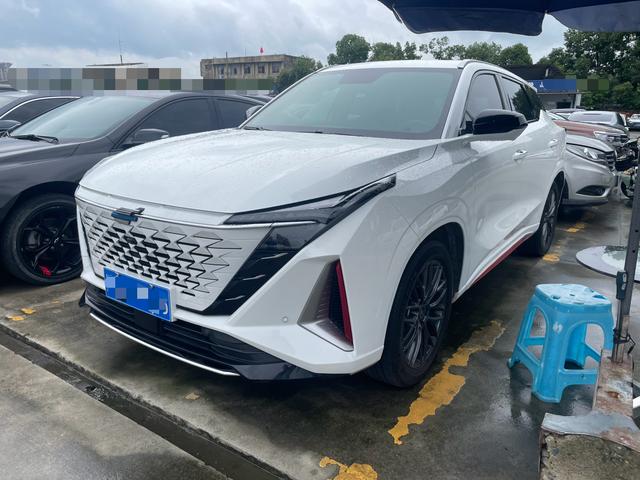 Chang'an Auchan Z6 2022 Blue Whale 1.5T DCT Smart Leader