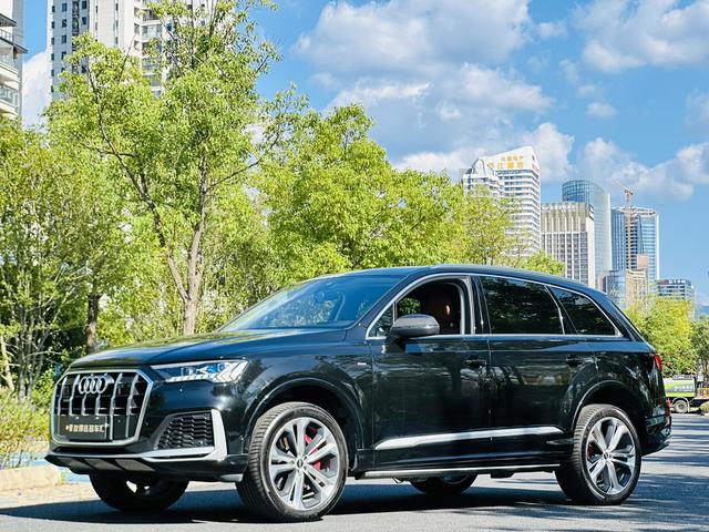 Audi Q7 2023 model 55 TFSI quattro S line premium model