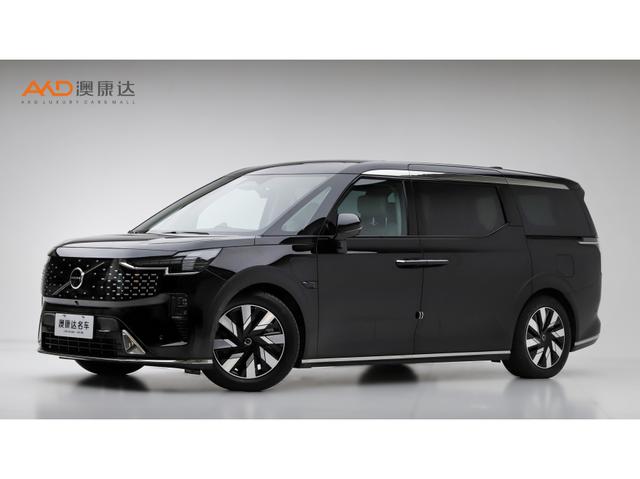 Volvo EM90 2025 Ultra six-seater