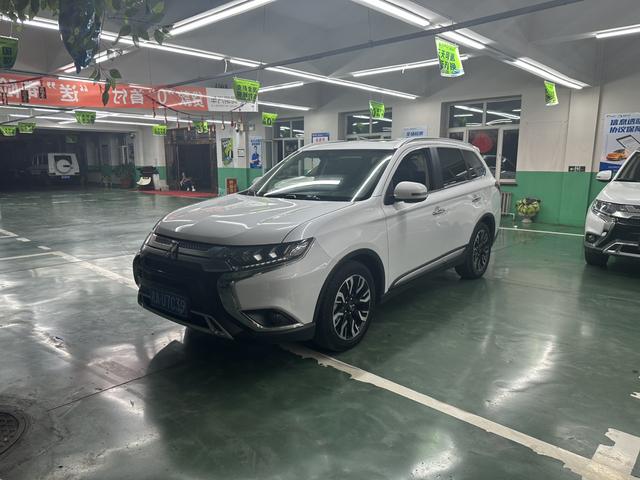 Outlander 2020 2.4L four-wheel drive Premium Edition 5 seats