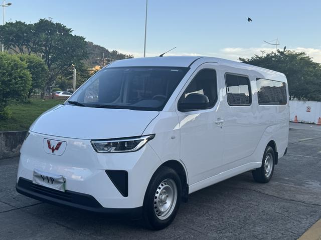 Wuling Yangguang 2024 300km Comfortable Bus version 60kW