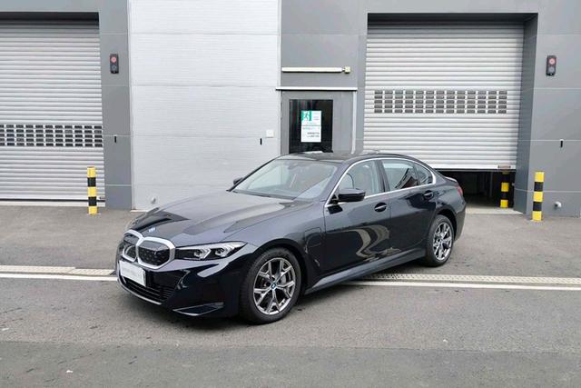 BMW i3 2023 eDrive 35 L