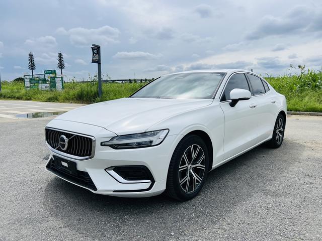 Volvo S60 2023 B4 Intelligent Luxury Edition