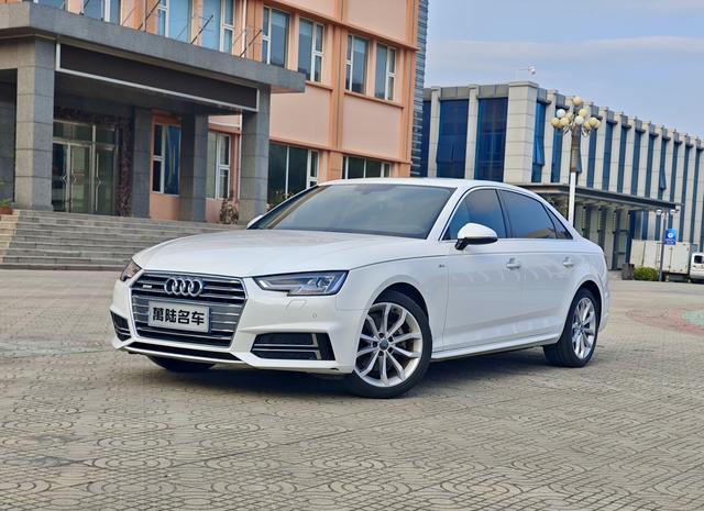 Audi A4L 2018 30th anniversary model 40 TFSI fashion model