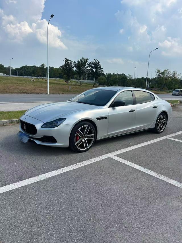 President 2018 model 3.0T automatic four-wheel drive 5-seater parallel import