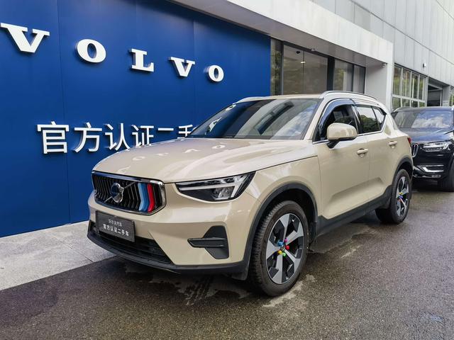 Volvo XC40 2025 B4 four-wheel drive Zhiyuan Deluxe Edition