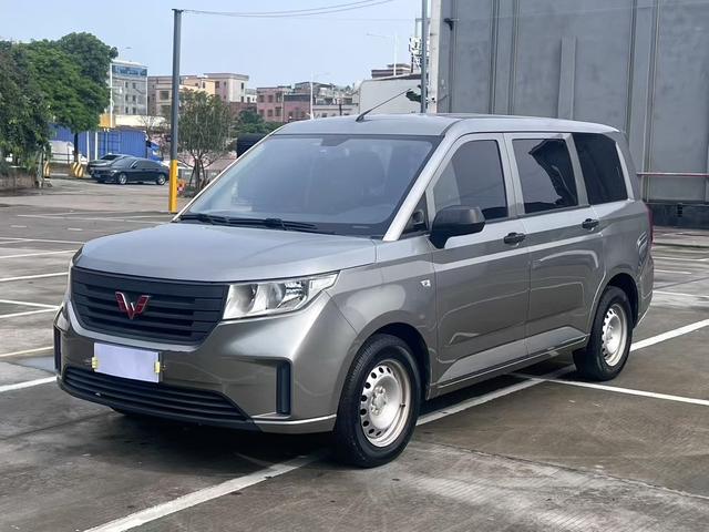 Wuling Hongguang PLUS 2019 1.5T manual Standard 5-seater