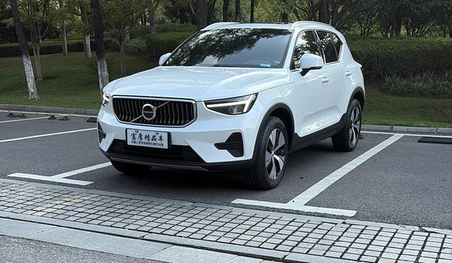 VOLVO XC40 2023 B3 Intelligent Vision Luxury