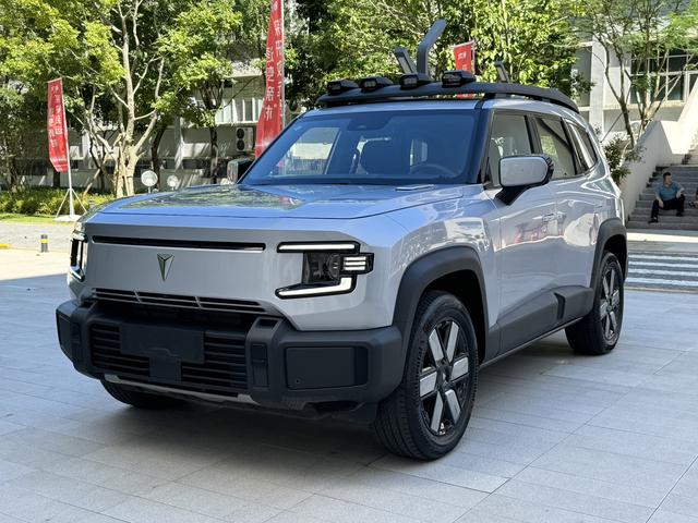 Dark blue G318 2024 four-wheel drive air suspension version