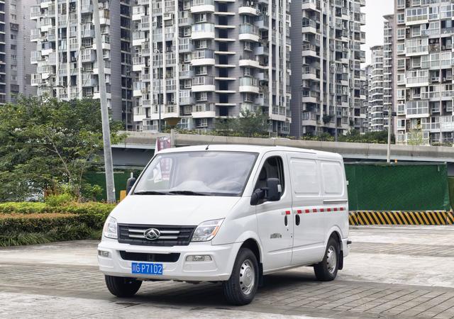 Xintu V80 2021 PLUS 2.0T 6-speed manual van short axle ultra-low top 3 seats