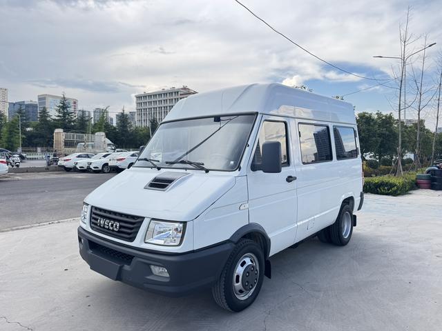 Iveco proud 2020 2.5T A35 bus single tire low-top 5-9 seat country VI