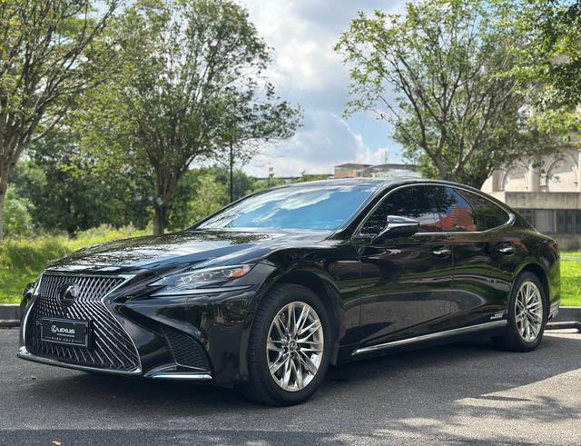 Lexus LS 2018 500h Luxury Edition State V