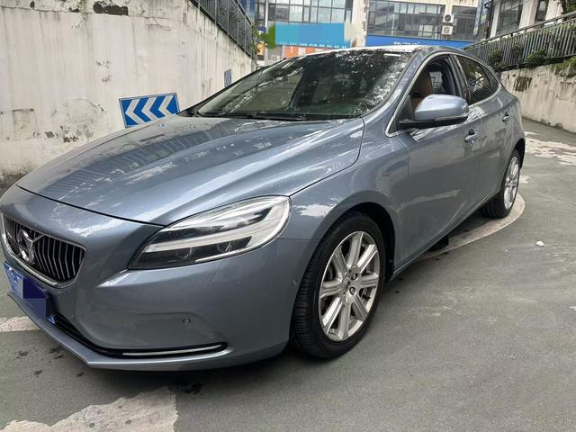 Volvo V40 2018 T3 Smart Edition