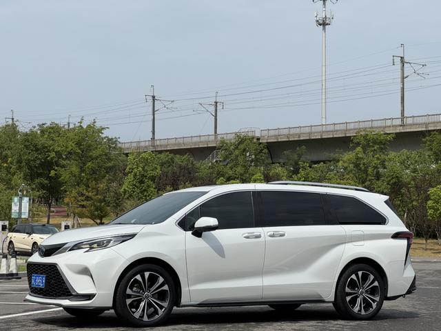 Gravia 2022 2.5L Hybrid Premium