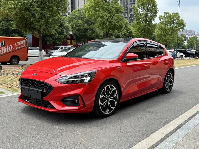 Focus 2020 2-Class EcoBoost 180 Auto ST Line