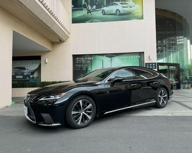 Lexus LS 2021 500h Premier Edition