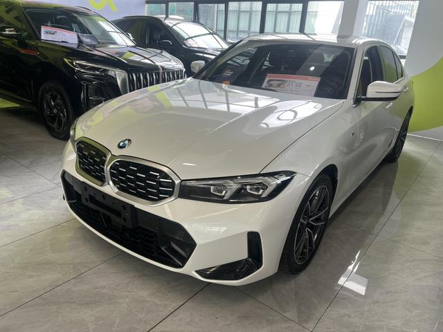 BMW 3 Series 2025 325i M sports suit