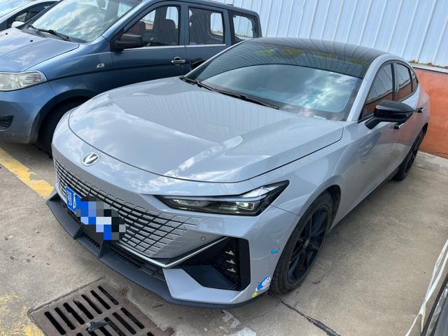 Changan UNI-V Model 2023 1.5T Premium