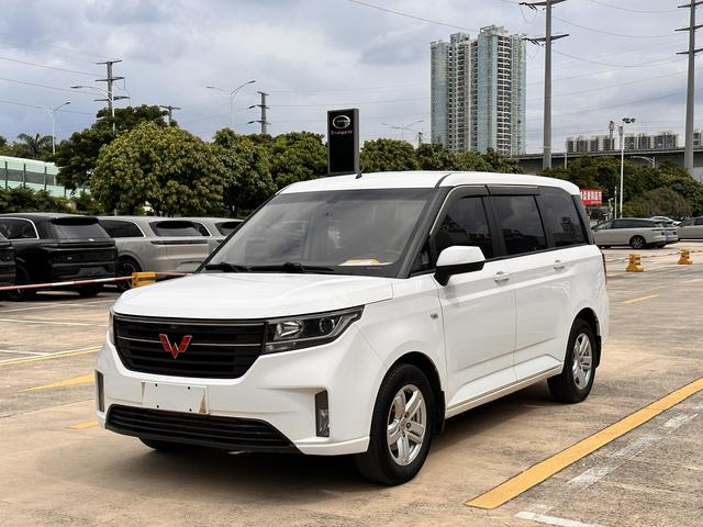 Wuling Hongguang PLUS 2019 1.5T manual Luxury 7-seater