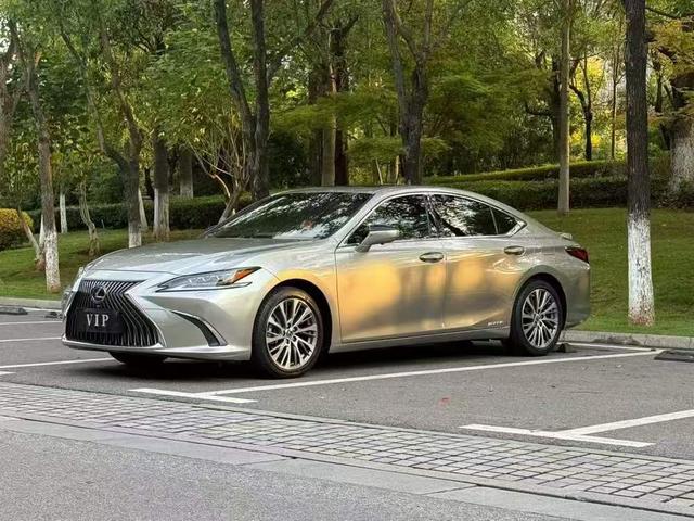 Lexus ES 2018 300h Premium Edition State V