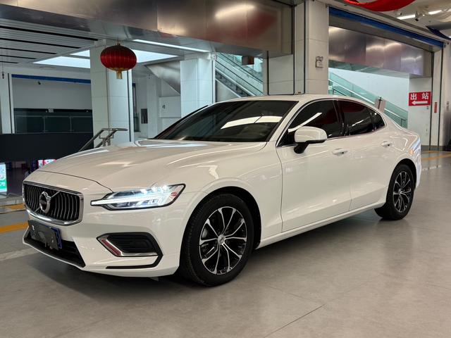 Volvo S60 2022 B4 Intelligent Deluxe